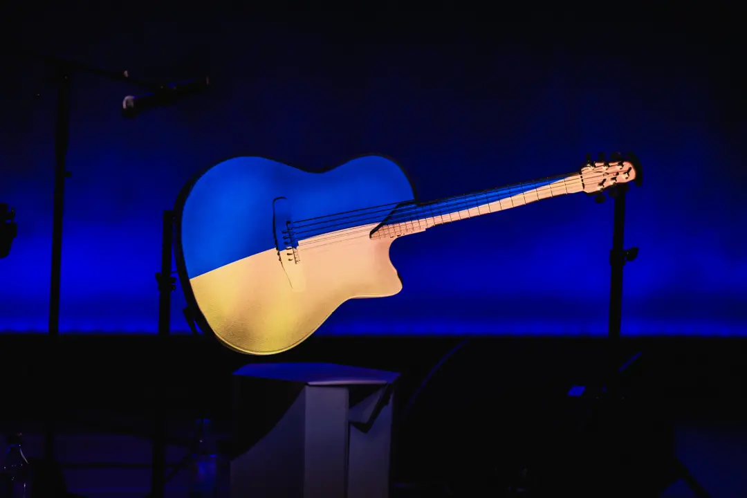 Spektakularne slike na pozornici Arsena: 'Boginja gitare' Kaki King u Šibeniku doslovno obojala zvuk!