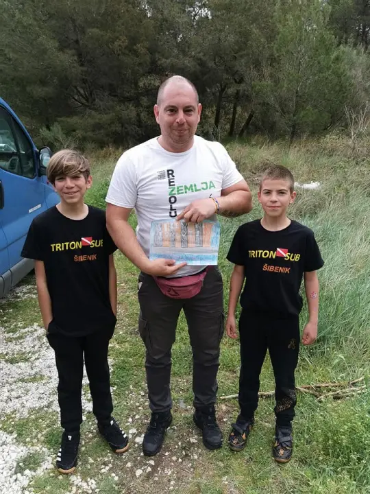 Očišćena Dumboka: Tridesetak ljudi prikupilo 70 vreća smeća i dvadesetak automobilskih guma