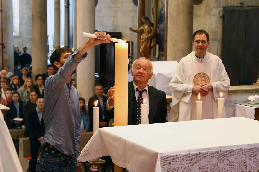 U katedrali sv. Jakova kršteno petero odraslih vjernika, a tri para vjenčana