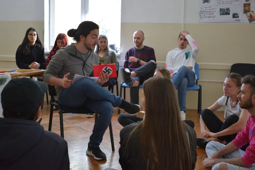 Mladi iz šest zemalja čistili Raduču i pričali o ratu: 'Kamenjem gradimo mostove, a ne sukobe'