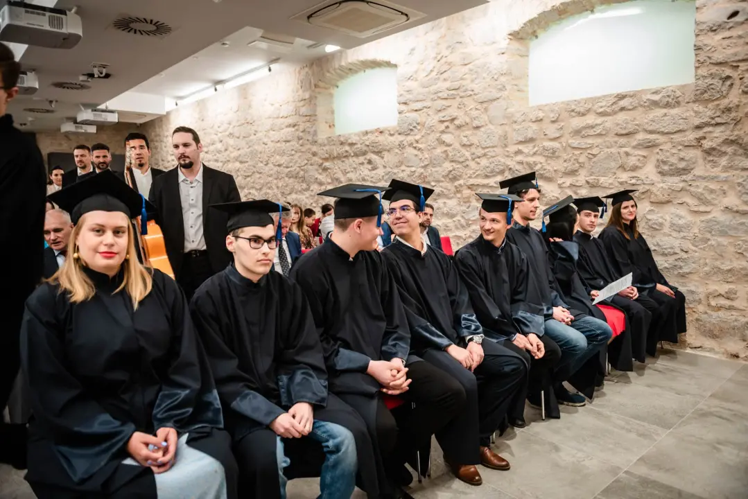U Šibeniku promovirana četvrta generacija inženjera prvostupnika energetskih tehnologija: Stigao i rektor Boras