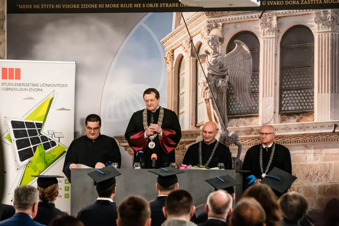 U Šibeniku promovirana četvrta generacija inženjera prvostupnika energetskih tehnologija: Stigao i rektor Boras