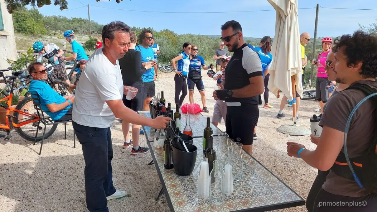 Jura Stublić i skoro 400 sudionika na Primoštenskoj biciklijadi