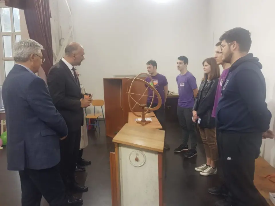 U Gimnaziji Antuna Vrančića održan Festival znanosti: 'Drago mi je vidjeti veliki interes učenika za prirodne znanosti'