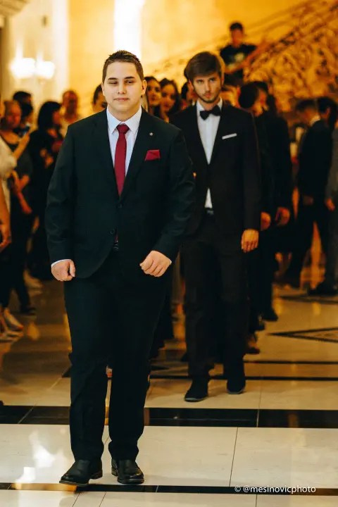 Pogledajte kako su zablistali učenici Industrijsko-obrtničke škole na svom maturalnom plesu (2. dio)