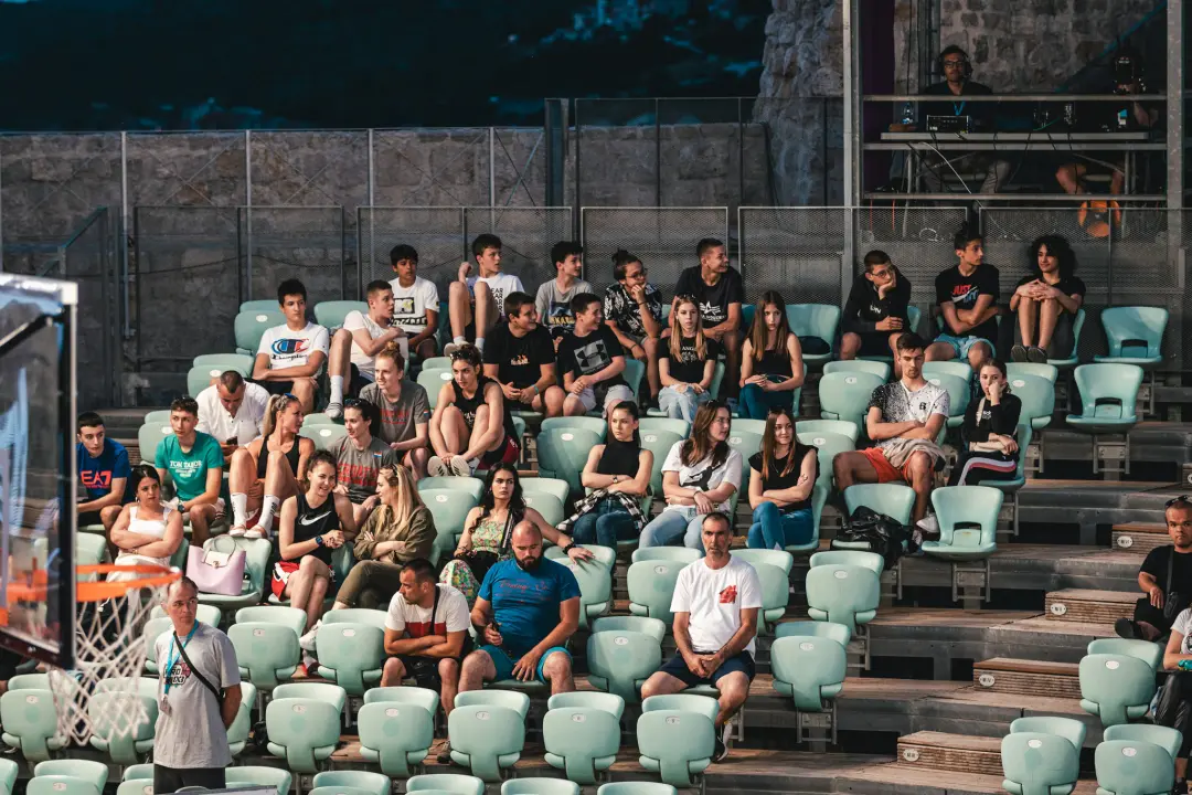 Basket se na Mihovilu i sinoć igrao pred gotovo praznim gledalištem, ako izuzmemo igrače!