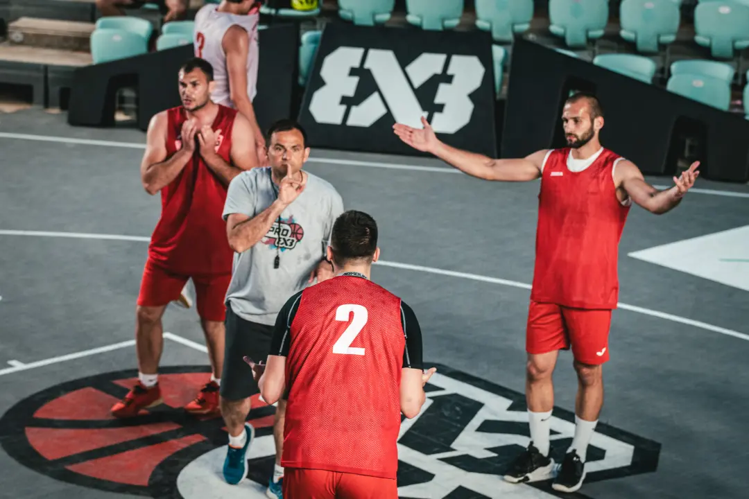 Basket se na Mihovilu i sinoć igrao pred gotovo praznim gledalištem, ako izuzmemo igrače!