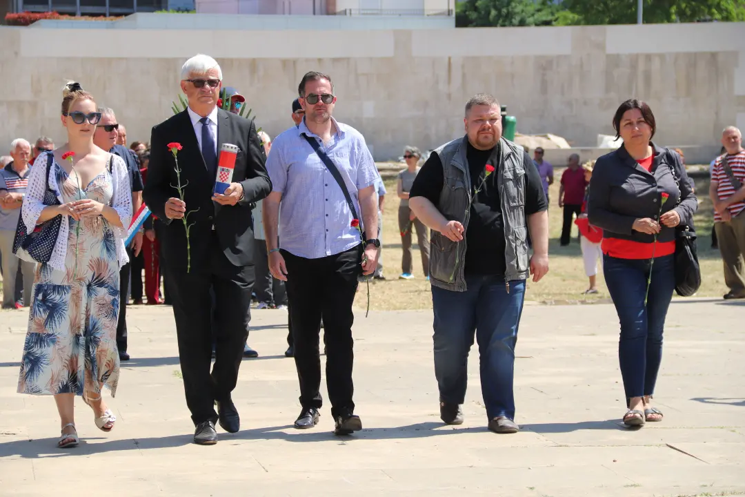 Prošlo je 80 godina od strijeljanja Rade Končara i drugova: U spomen parku položeni vijenci