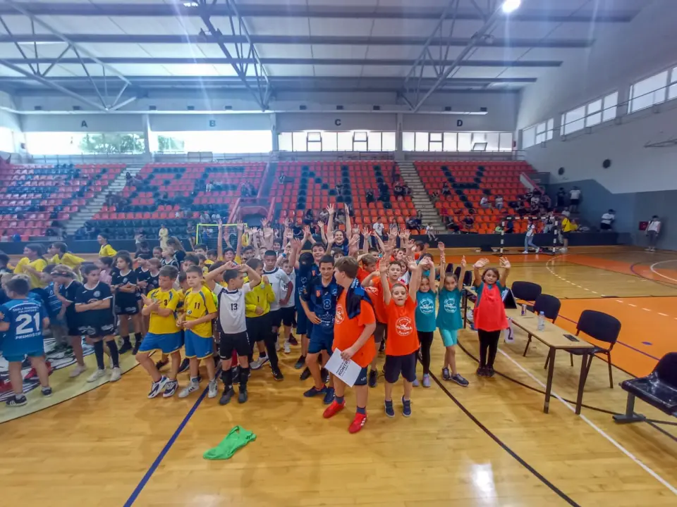 Završnica Međužupanijske mini lige: Više od 250 djece igralo mini rukomet na Baldekinu 