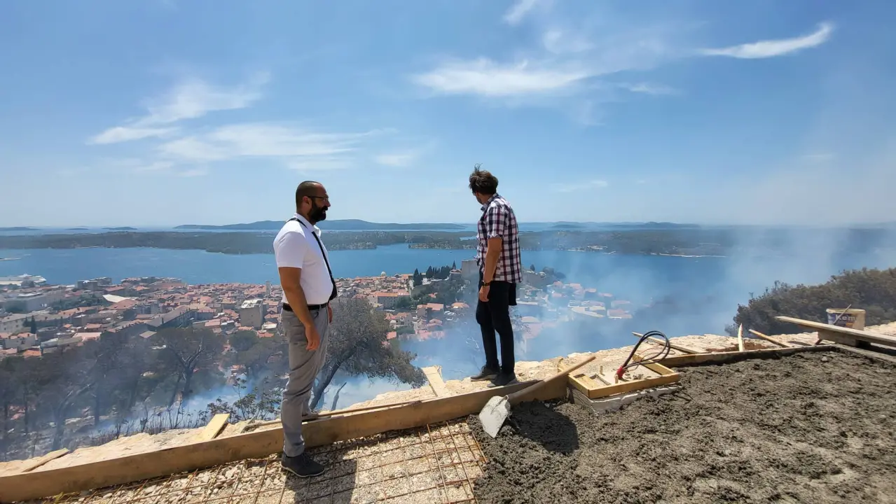 Požar ispod sv. Ivana izazvale četiri signalne rakete: Izgorjela 2,5 hektara