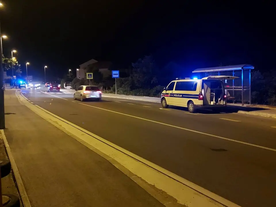 Automobil u Brodarici naletio na dvije djevojke, obje prebačene u šibensku bolnicu