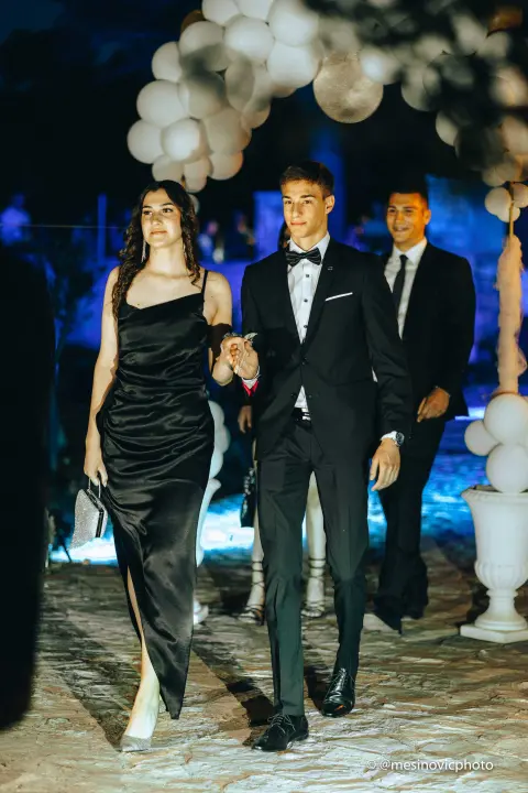 Maturanti Turističko-ugostiteljske škole u glamuroznim izdanjima proslavili kraj srednje škole! (2. dio)