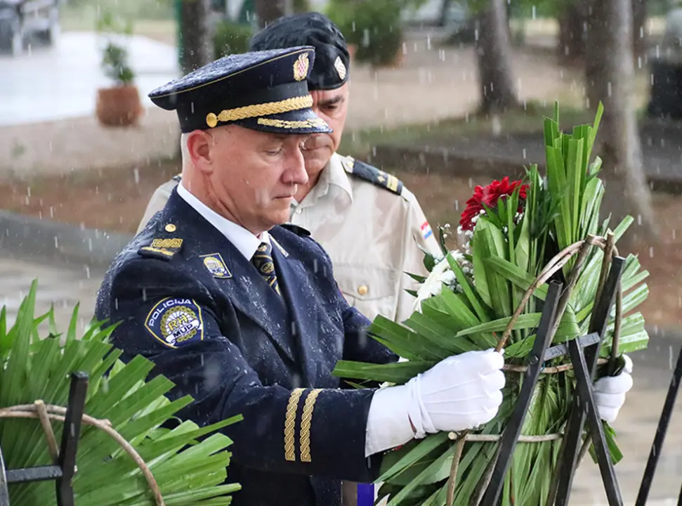 U povodu Dana državnosti položeni vijenci i zapaljene svijeće na Kvanju