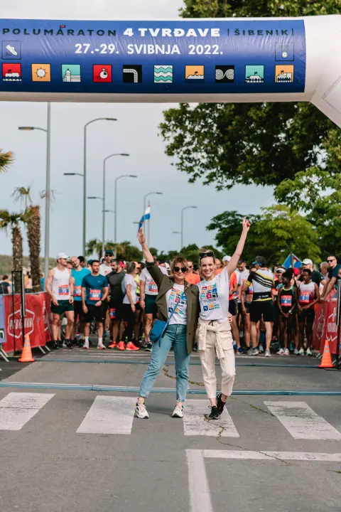 Spektakl u Šibeniku: Pivska milja je bila kao Woodstock, polumaraton završili i brojni Šibenčani
