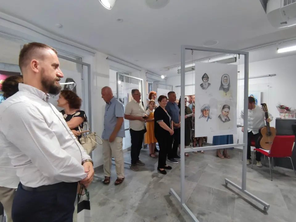 Antonela ima 14 godina, a iza nje je već jedna samostalna izložba