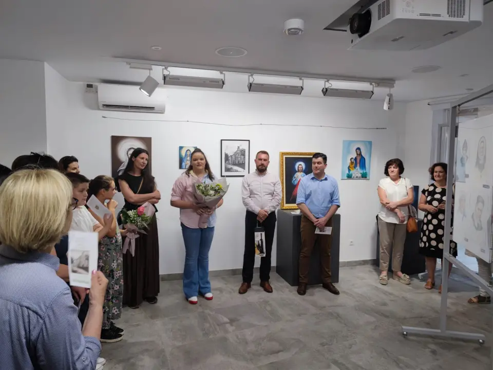 Antonela ima 14 godina, a iza nje je već jedna samostalna izložba