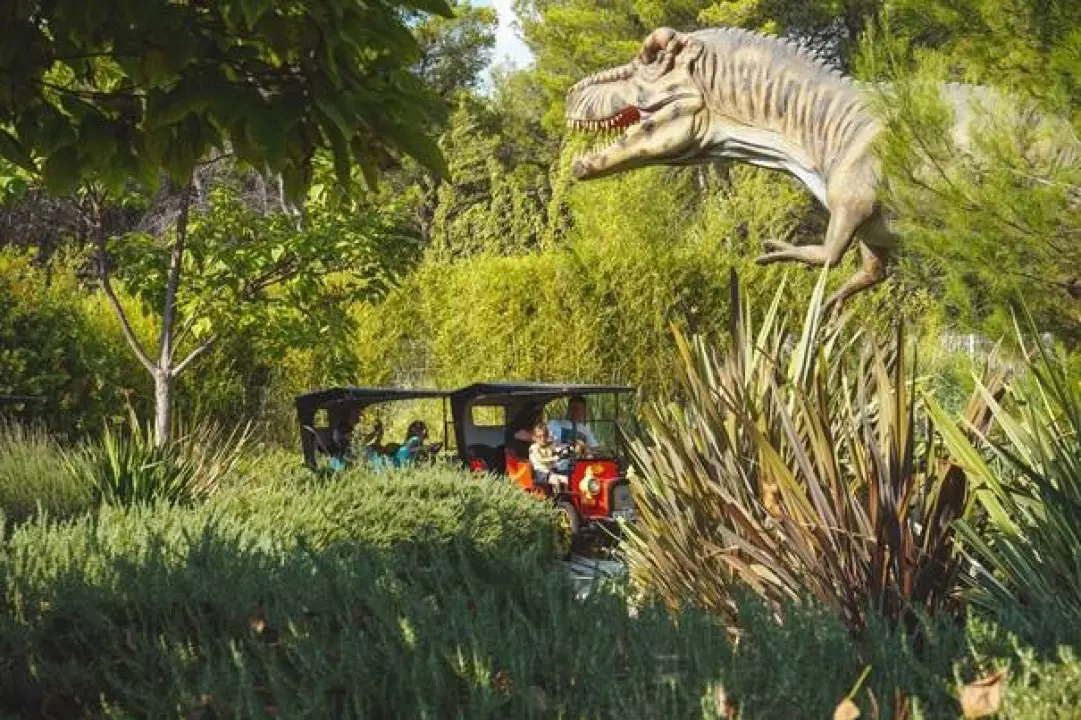 Produženi vikendi u Fun Parku Biograd donose hit Dino party, a potom zabavu sa svemircima i transformerima! 