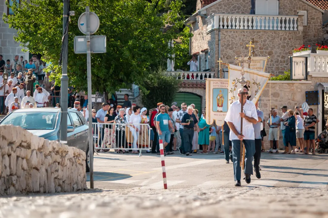Na manifestaciji 'More na stolu' Tribunjci i njihovi gosti dobro se zabavili i fino pojeli