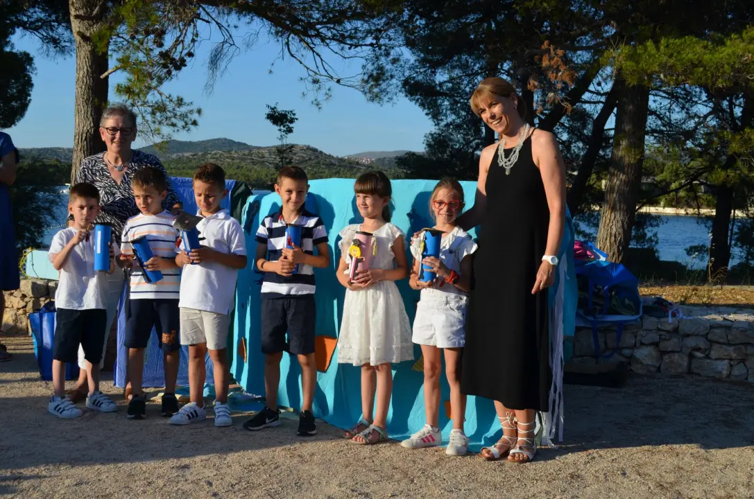 Mališani DV Smilje u uvali Minerska održali završnu svečanost