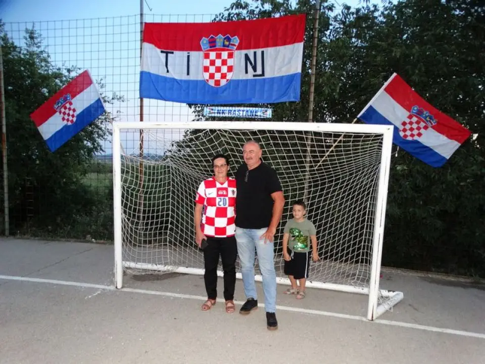 Veličanstven doček hrvatskog reprezentativca Martina Erlića u rodnom Tinju