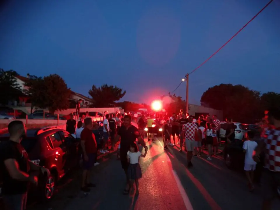 Veličanstven doček hrvatskog reprezentativca Martina Erlića u rodnom Tinju