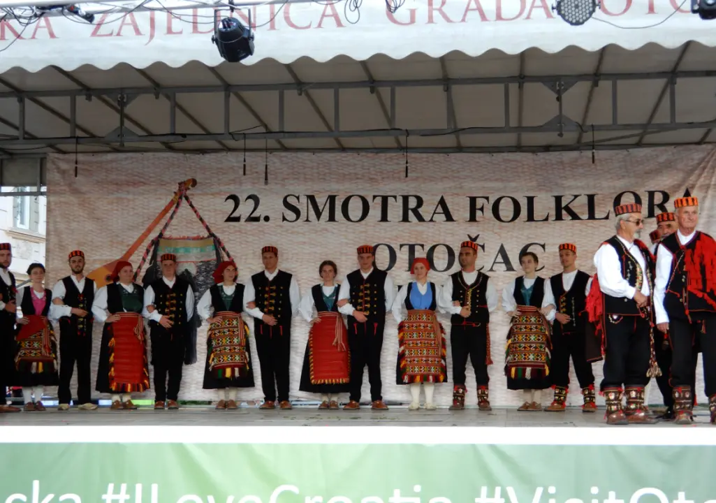'Zvona Zagore' svojim su folklornim programom uveličali 22. smotru folklora u Otočcu  