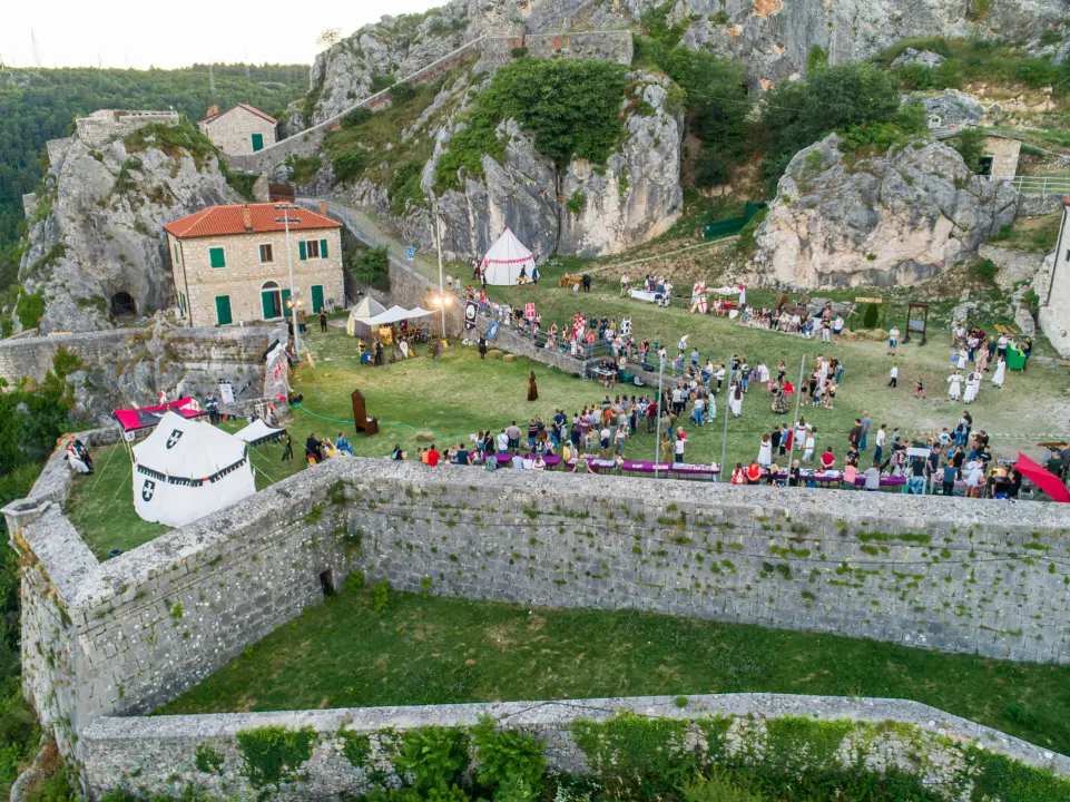Svečani mimohod, radionice, mačevanje, vatreni show…: Završili ovogodišnji Zvonimirovi dani 