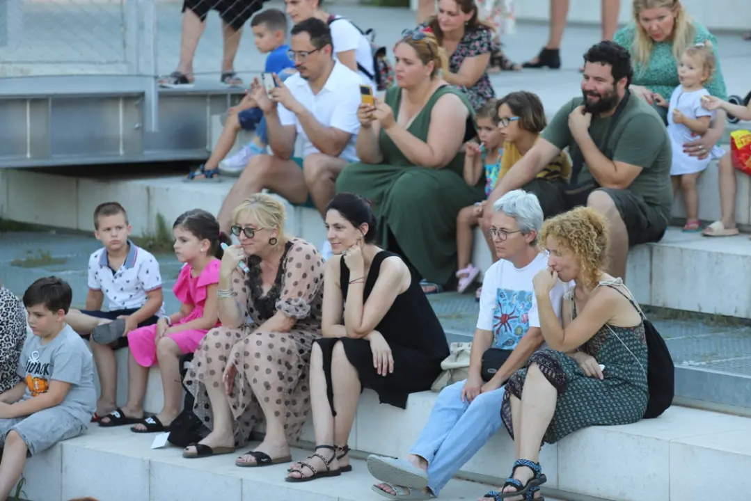 Danas je zbog MDF-a najduži dan u godini: Poznati čitaju, sajam knjiga, ulični program, predstave...