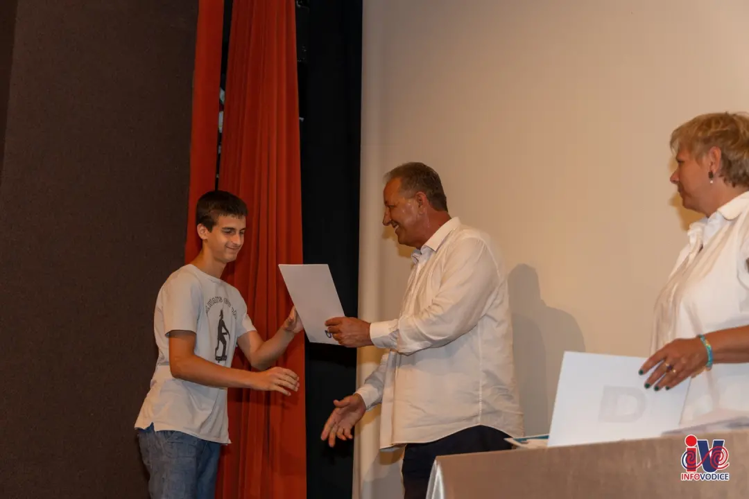 Učenici osnovnih škola Vodice i Čista Velika nagrađeni za uspjehe na natjecanjima