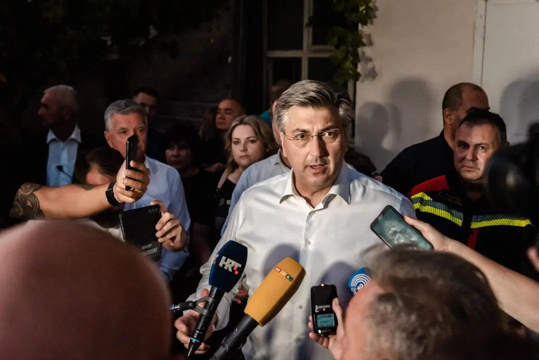 Plenković u Zatonu: 'U posljednjih šest godina nije izgorjelo ovoliko kuća, a smještaj za one koji su otišli bit će osiguran'