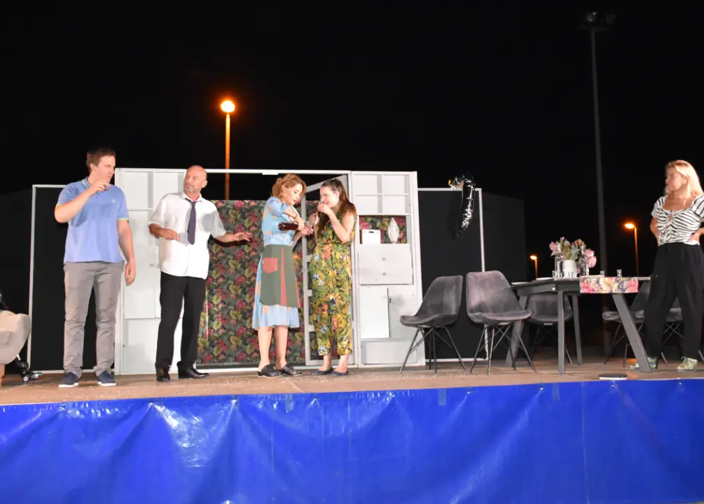 Predstava 'Jel tako, Zorane' nasmijala i mirlovačku publiku 