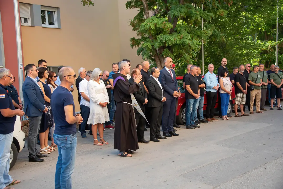 Predstavnici Grada, Županije i branitelja položili vijence u Kninu