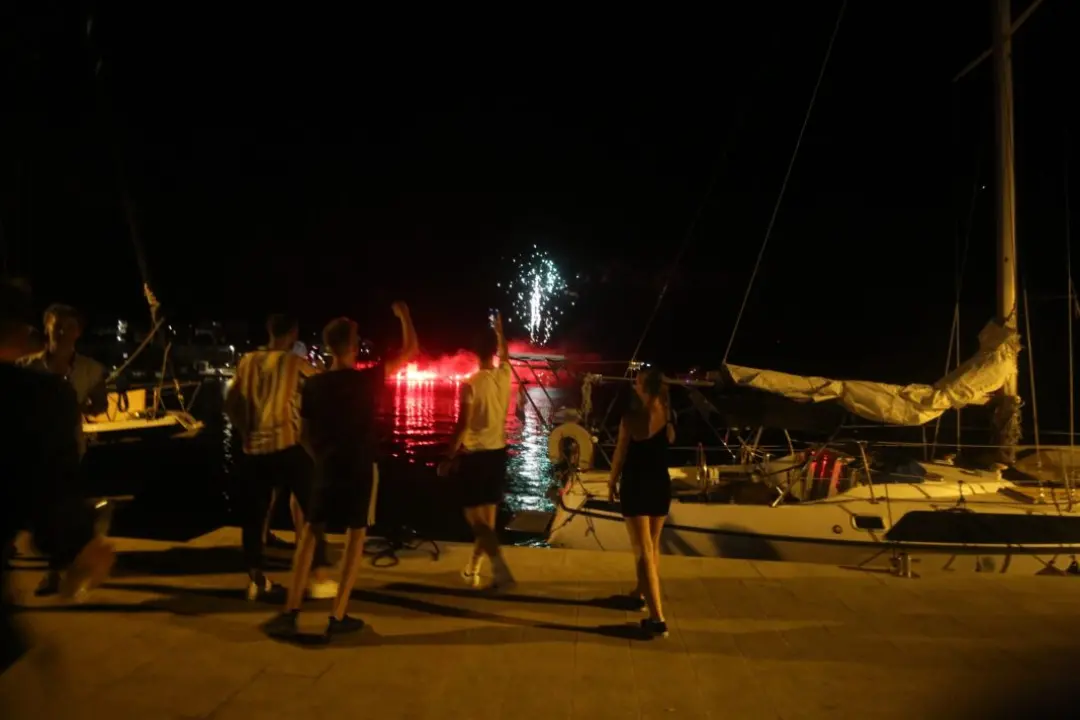 U Tisnom su Oluju proslavili s 27 bengalki i vatrometom 
