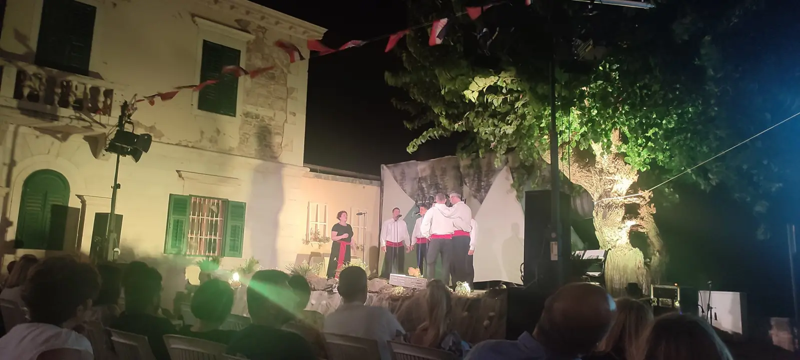 Zagrebačka klapa 'Bošket' briljirala na 42. Susretu dalmatinskih klapa u Skradinu