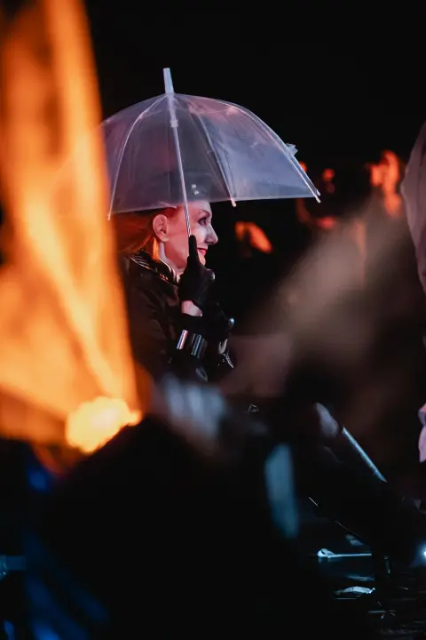 Bura, bura svuda oko nas. Osim oko Josipe koja je cijeli koncert sjedila na podu iza bubnja!