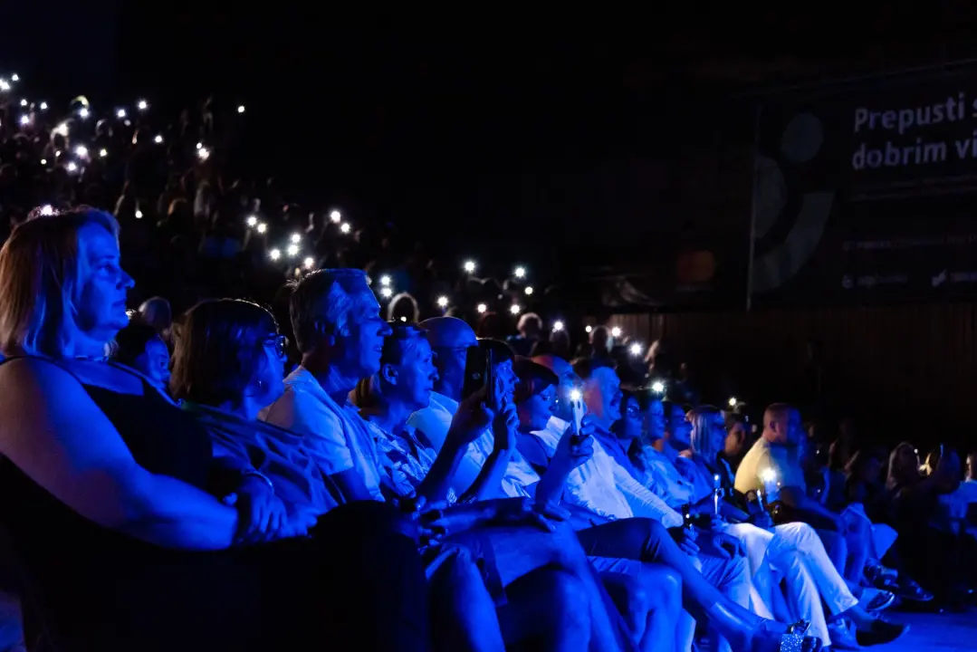  Klapa Rišpet prvi put nastupila u Šibeniku i oduševila publiku: 'Nećemo se sad tu samo njihati kao šest čempresa'