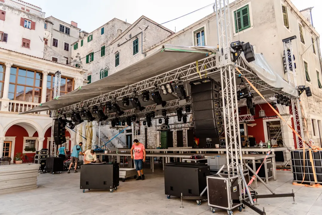 Postavljena pozornica: Sve je spremno za dvije večeri Šansone
