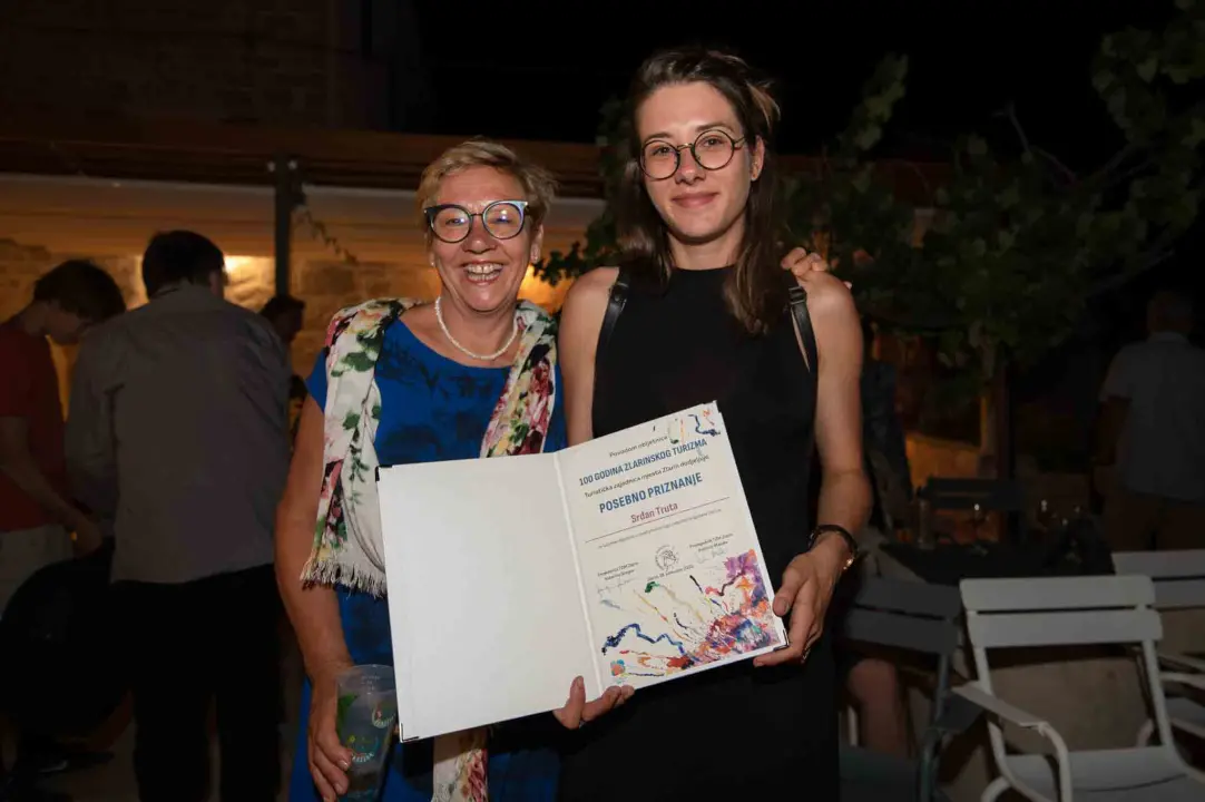 U kući Šare svečano proglašeni laureati zaslužni za 100 godina zlarinskog turizma