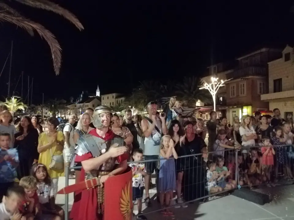 Antički mit o nastanku Rogoznice: Buđenje zmaja oduševilo prepunu rivu