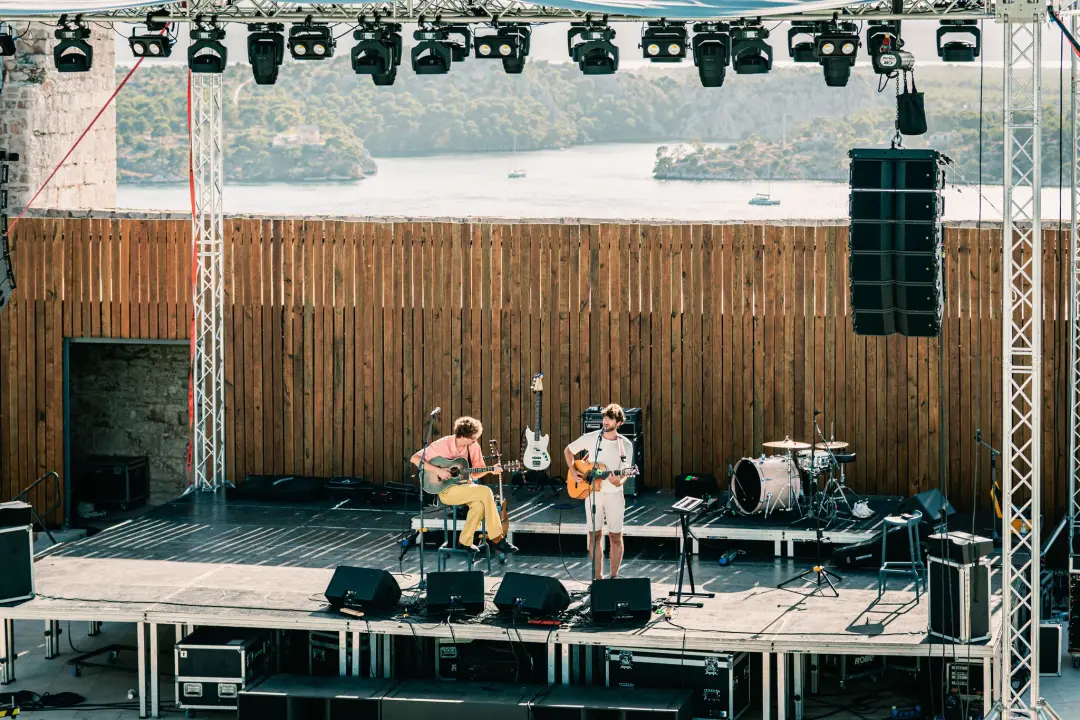 Kings of Convenience u tišini zaključili sezonu na sv. Mihovilu
