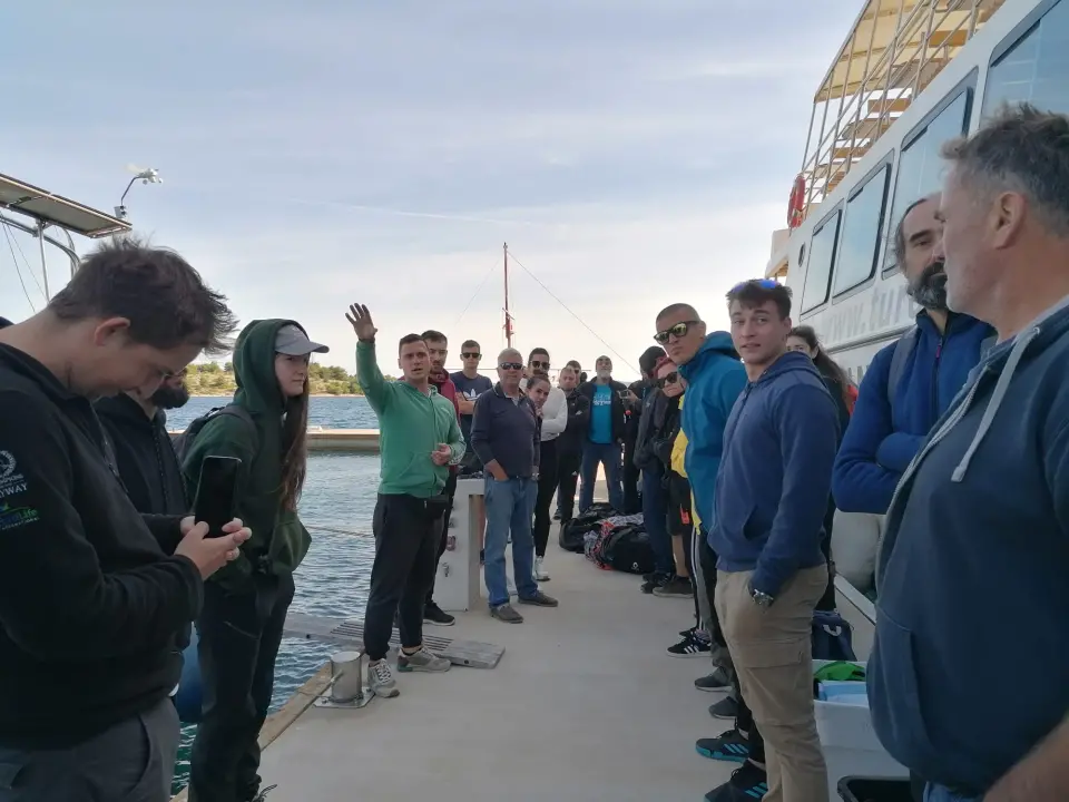 Više od 40 ronioca i volontera čistilo podmorje otoka Žuta