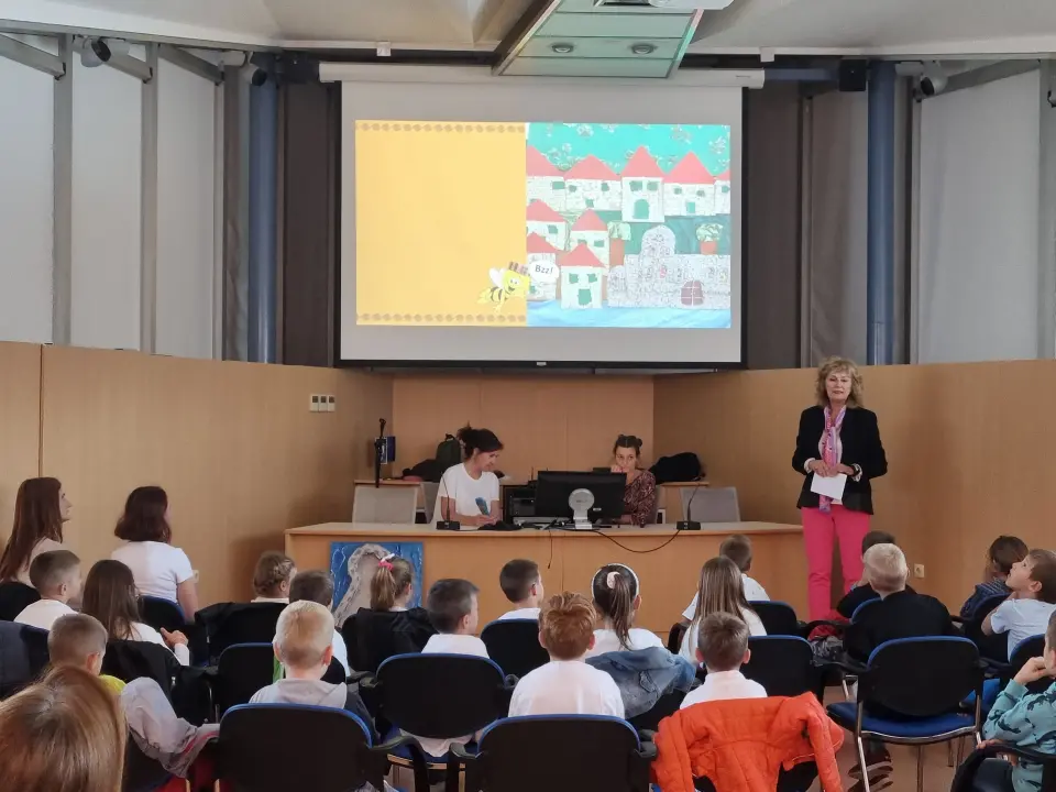 Djeca iz DV Maslina u šibenskoj knjižnici predstavila film 'Naš vodič kroz grad' 