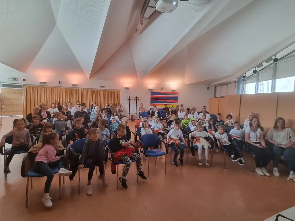 Djeca iz DV Maslina u šibenskoj knjižnici predstavila film 'Naš vodič kroz grad' 
