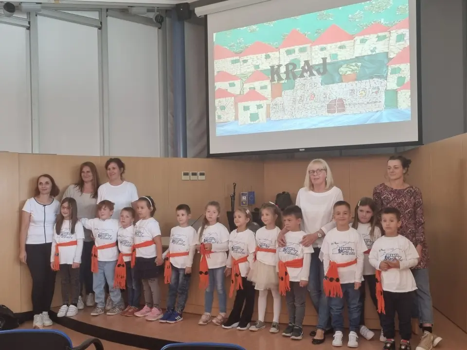 Djeca iz DV Maslina u šibenskoj knjižnici predstavila film 'Naš vodič kroz grad' 
