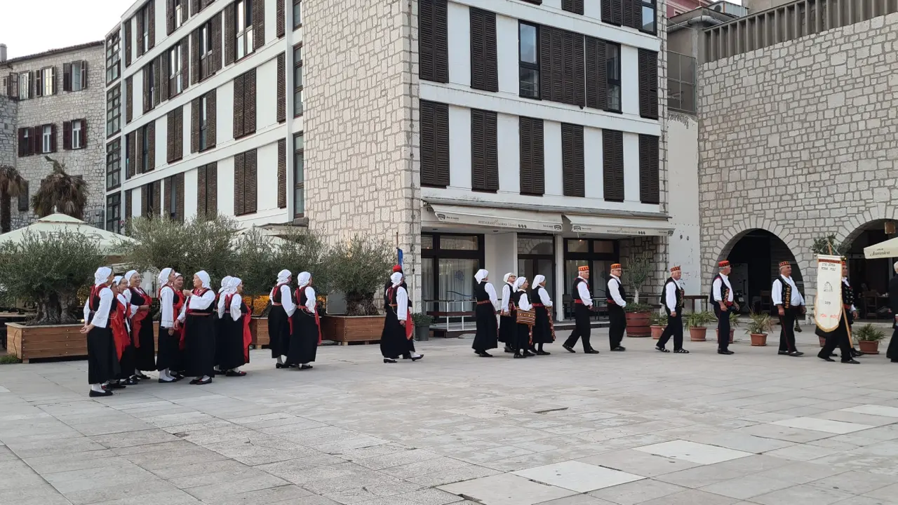 U Šibeniku se okupili KUD-ovi iz županije, ali Šibenčani nisu baš pohrlili na njihov nastup
