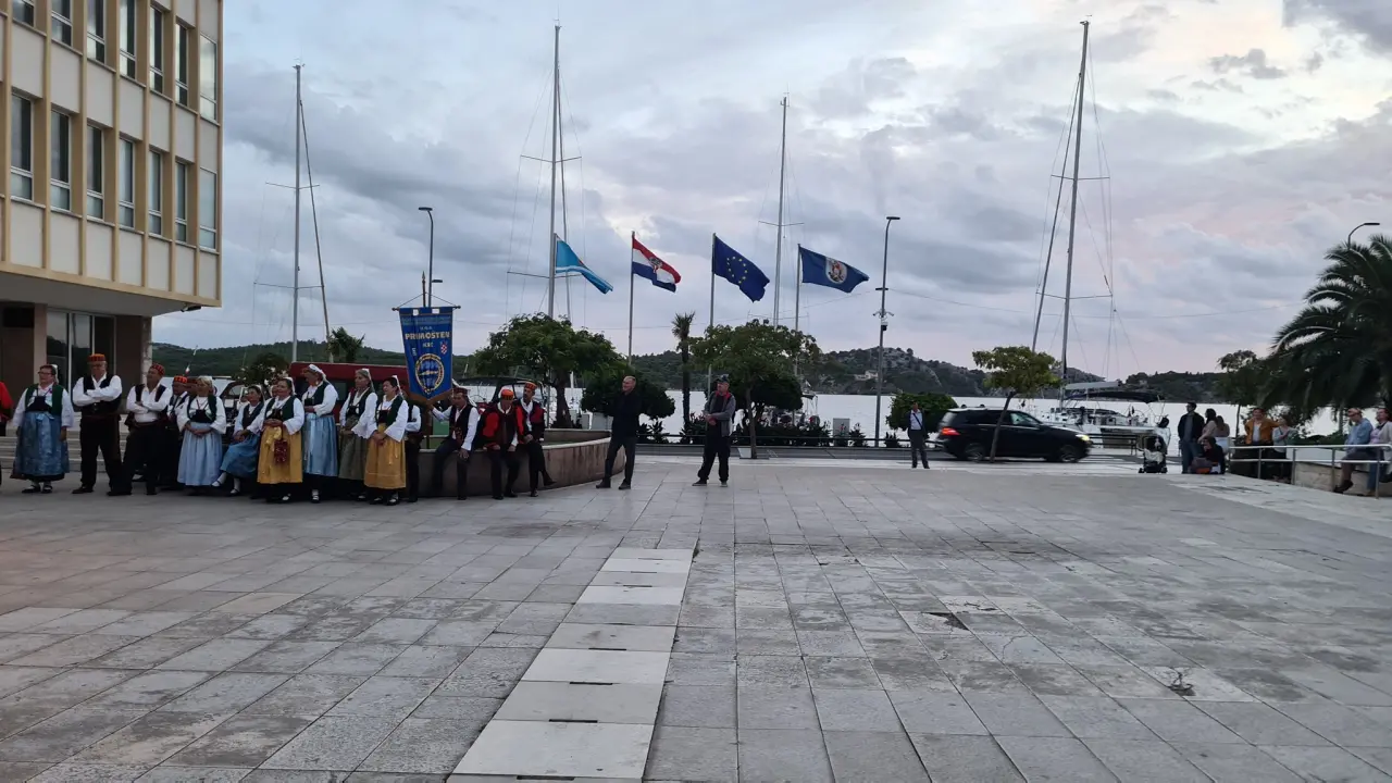 U Šibeniku se okupili KUD-ovi iz županije, ali Šibenčani nisu baš pohrlili na njihov nastup