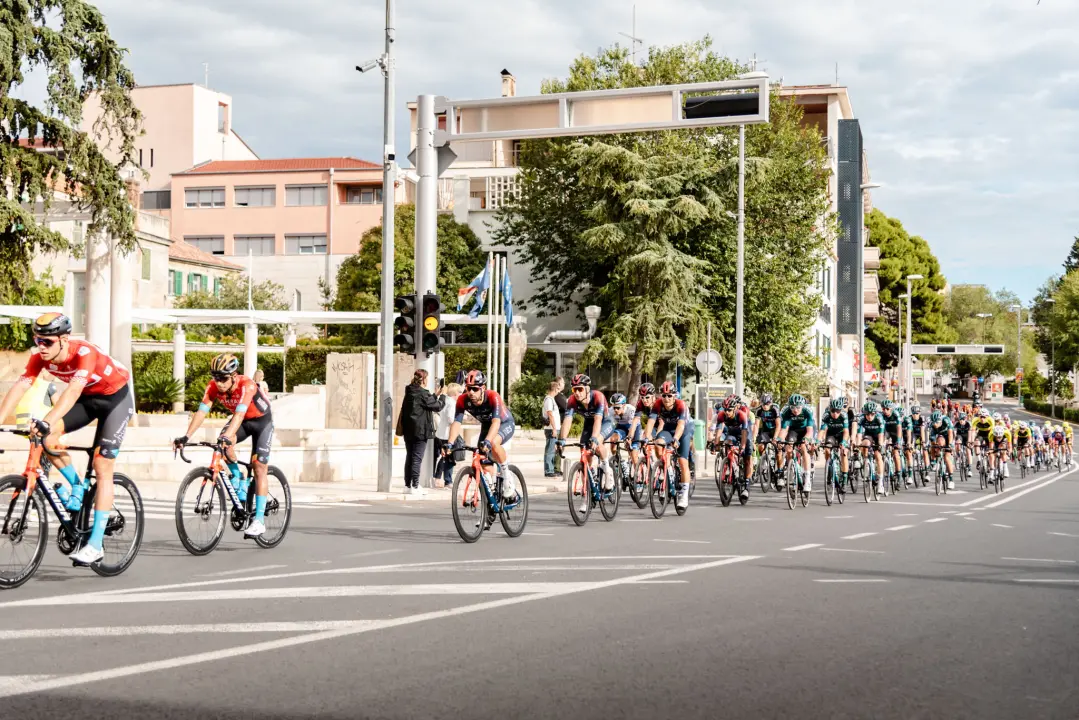 Iz Sinja startala treća etapa utrke CRO Race: Biciklisti prošli kroz Šibenik, među njima i Lorenzo Marenzi  