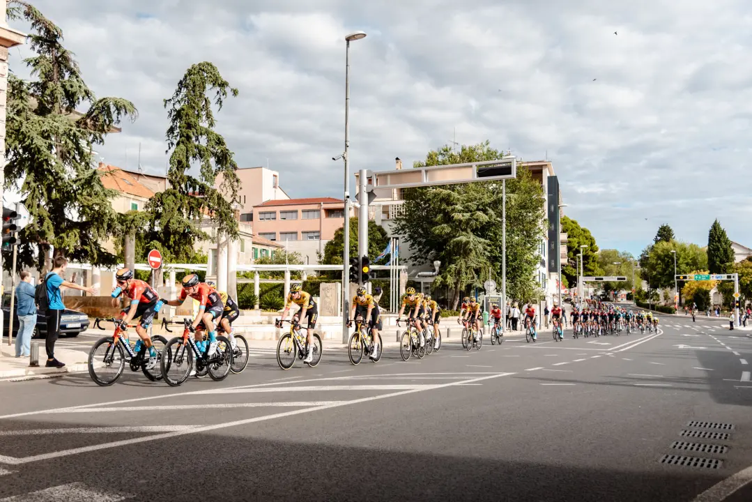 Iz Sinja startala treća etapa utrke CRO Race: Biciklisti prošli kroz Šibenik, među njima i Lorenzo Marenzi  