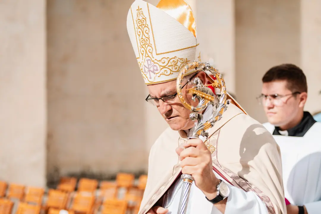Procesijom gradskim ulicama počela proslava sv. Mihovila, nebeskog zaštitnika Šibenika