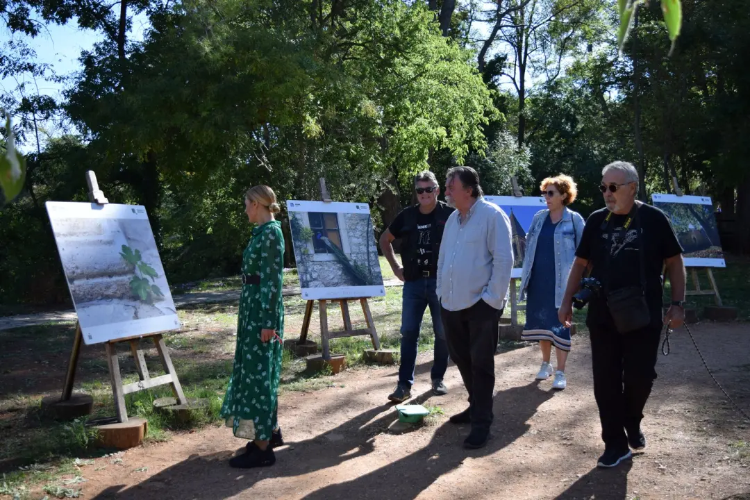 Na Skradinskom buku otvorena izložba fotografija članova Foto kluba Šibenik